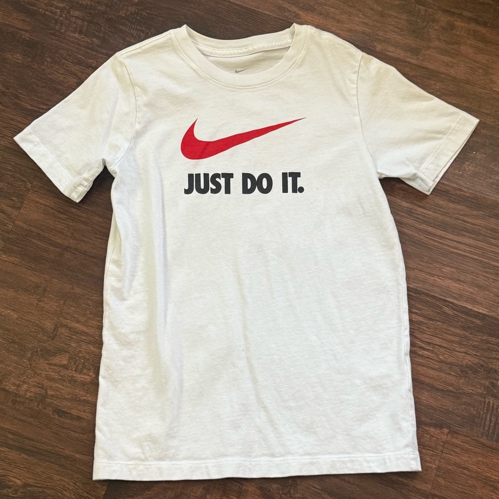 Nike Youth ‘Just Do It’ T-Shirt, Boy’s Medium (10-12)